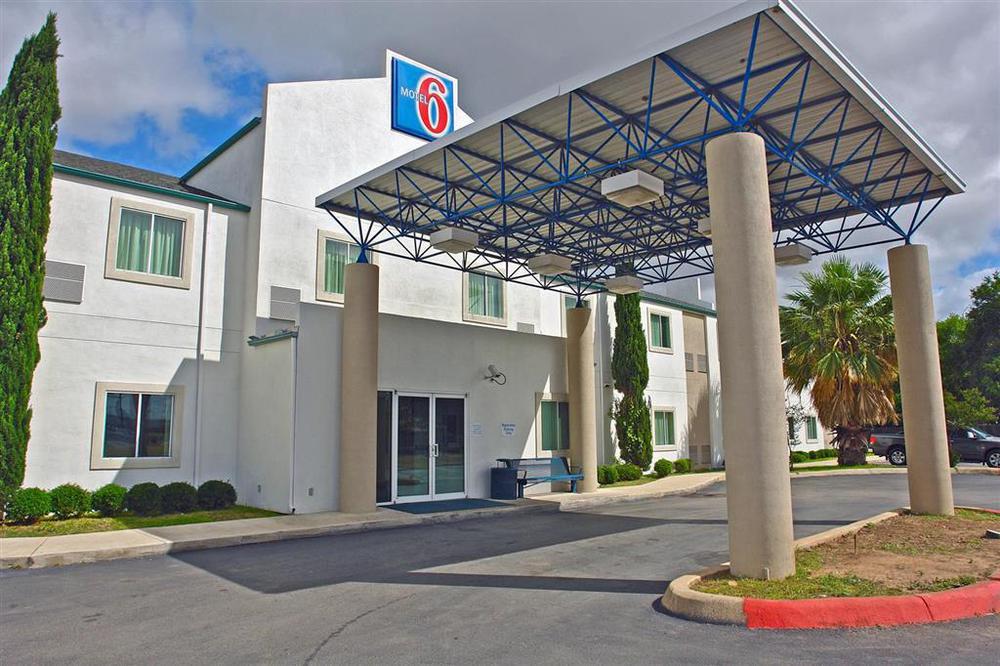 Motel 6 New Braunfels Amenities photo